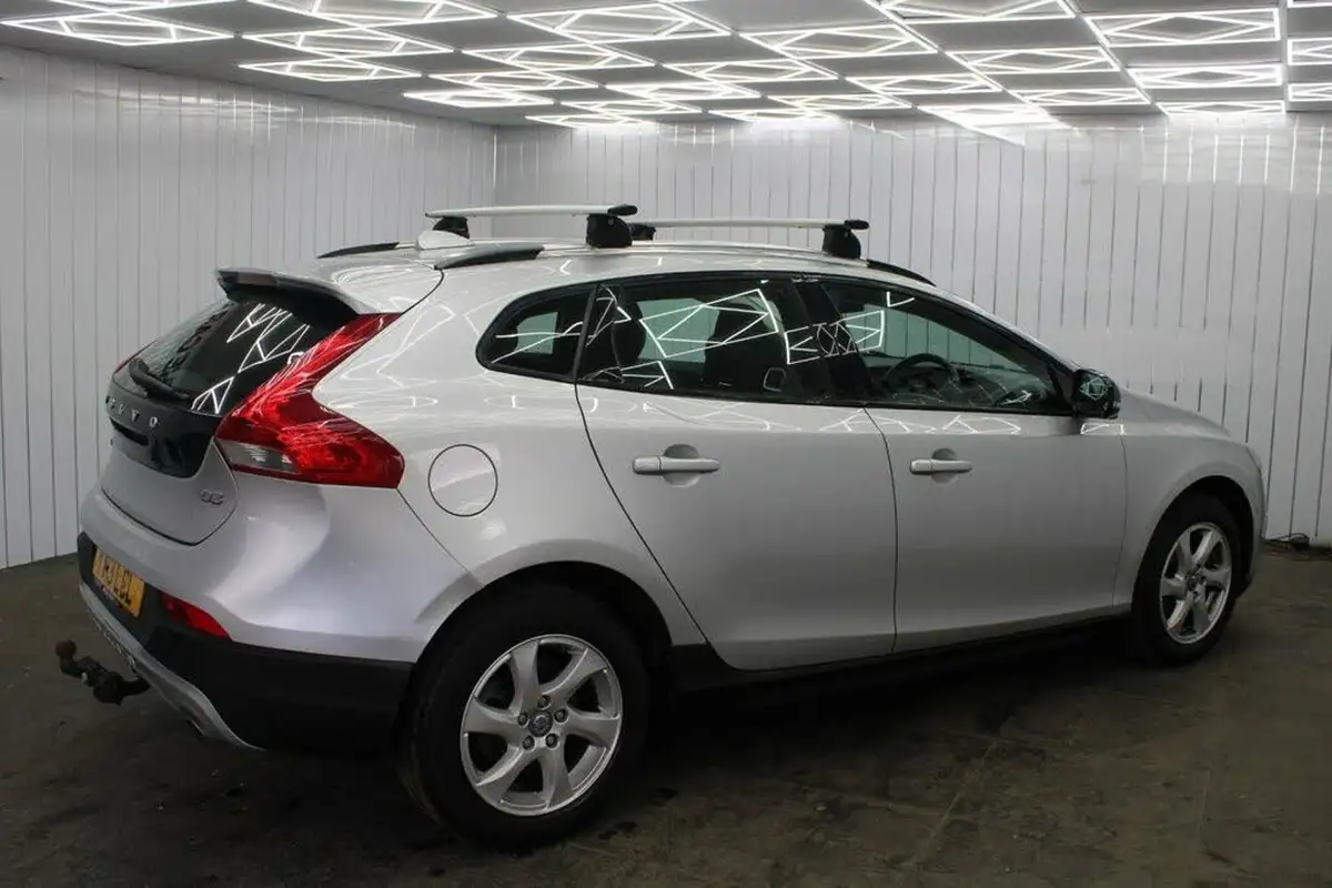 2013-volvo-v40-20td-d3-cross-country-se-big-5