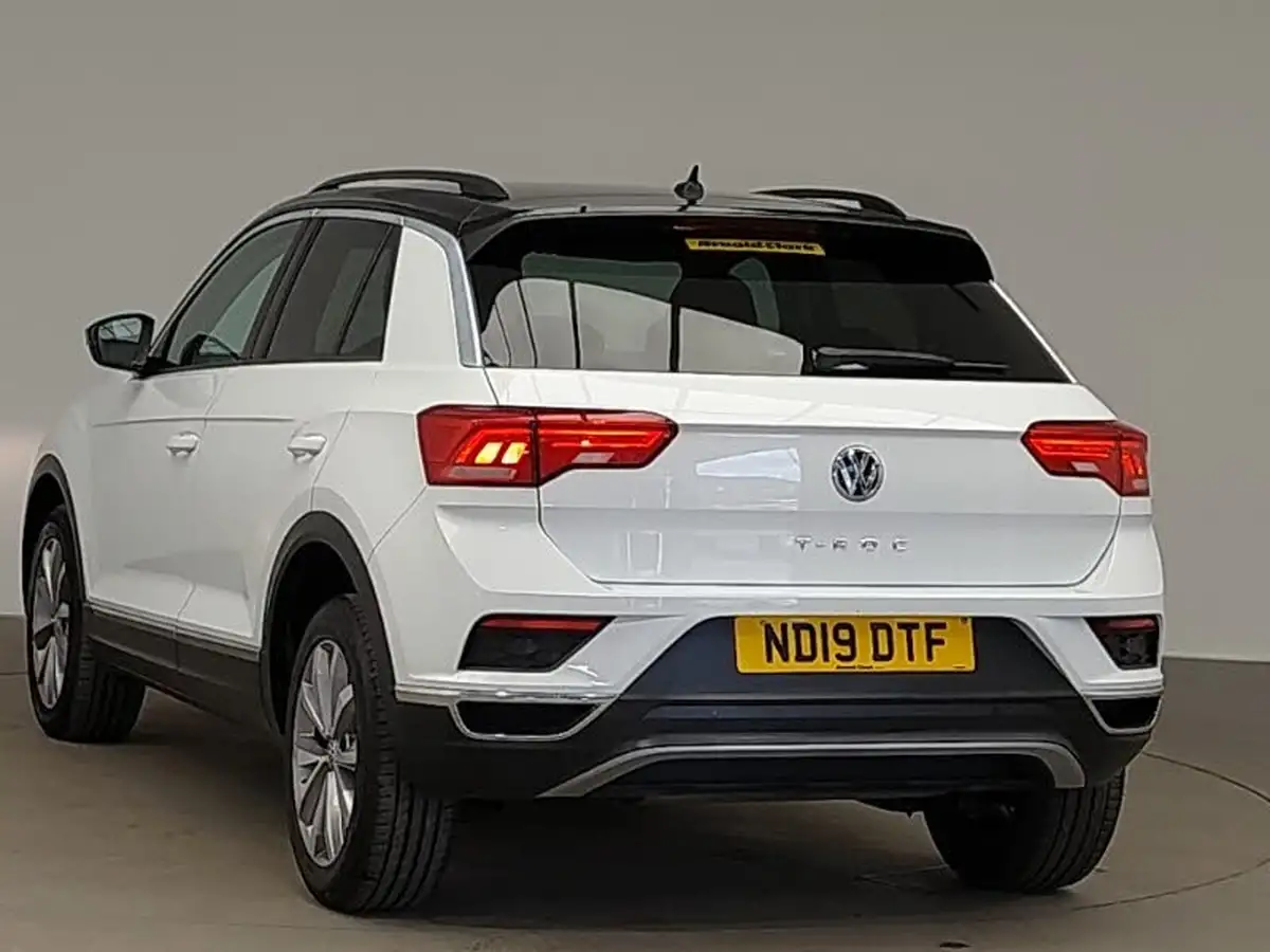 2019-volkswagen-t-roc-10-tsi-design-big-1