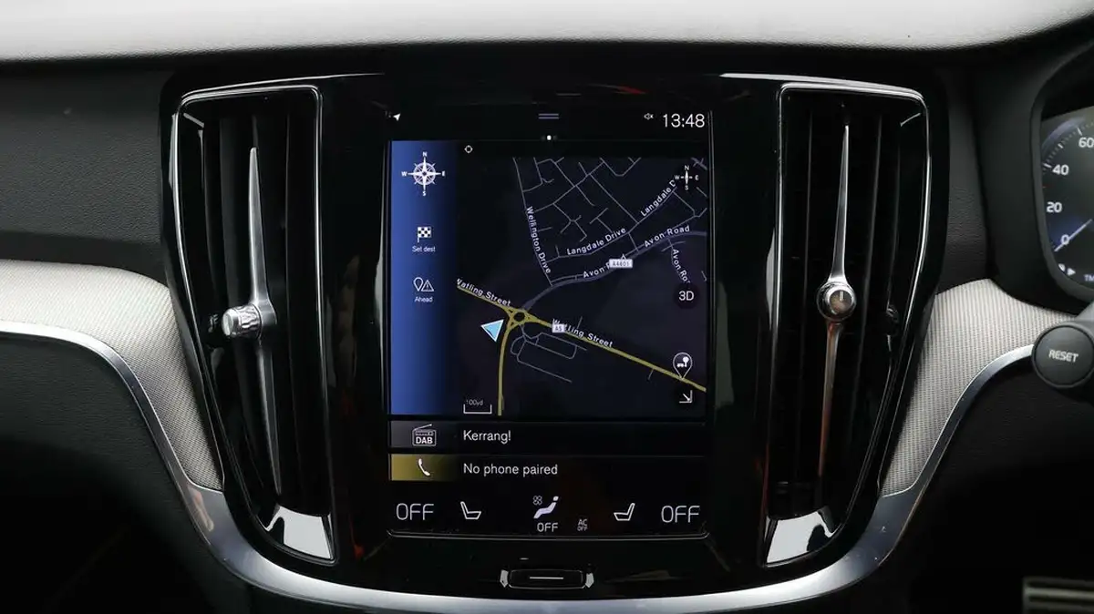 2020-volvo-v60-20-b4-r-design-big-10