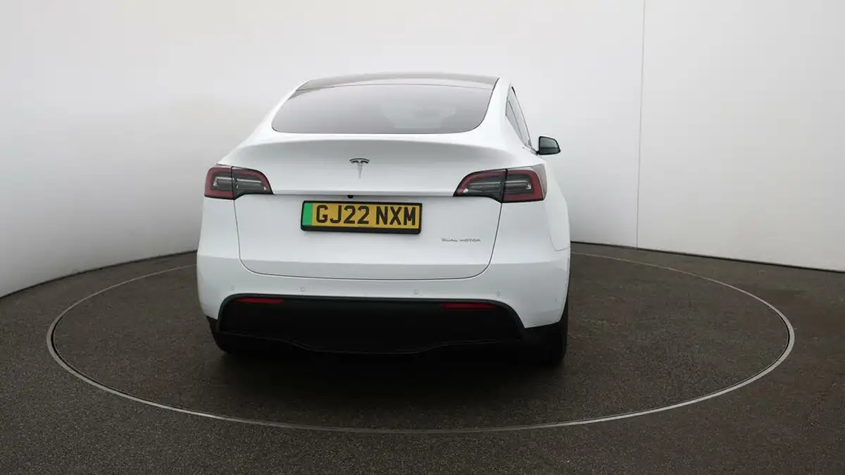 2022-tesla-model-y-e-long-range-big-49