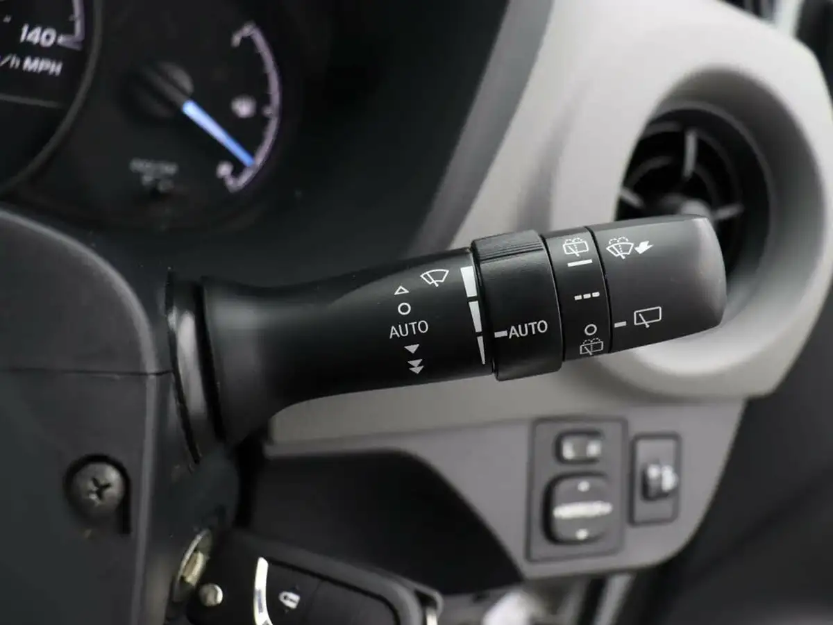 2019-toyota-yaris-10-vvt-i-active-big-30