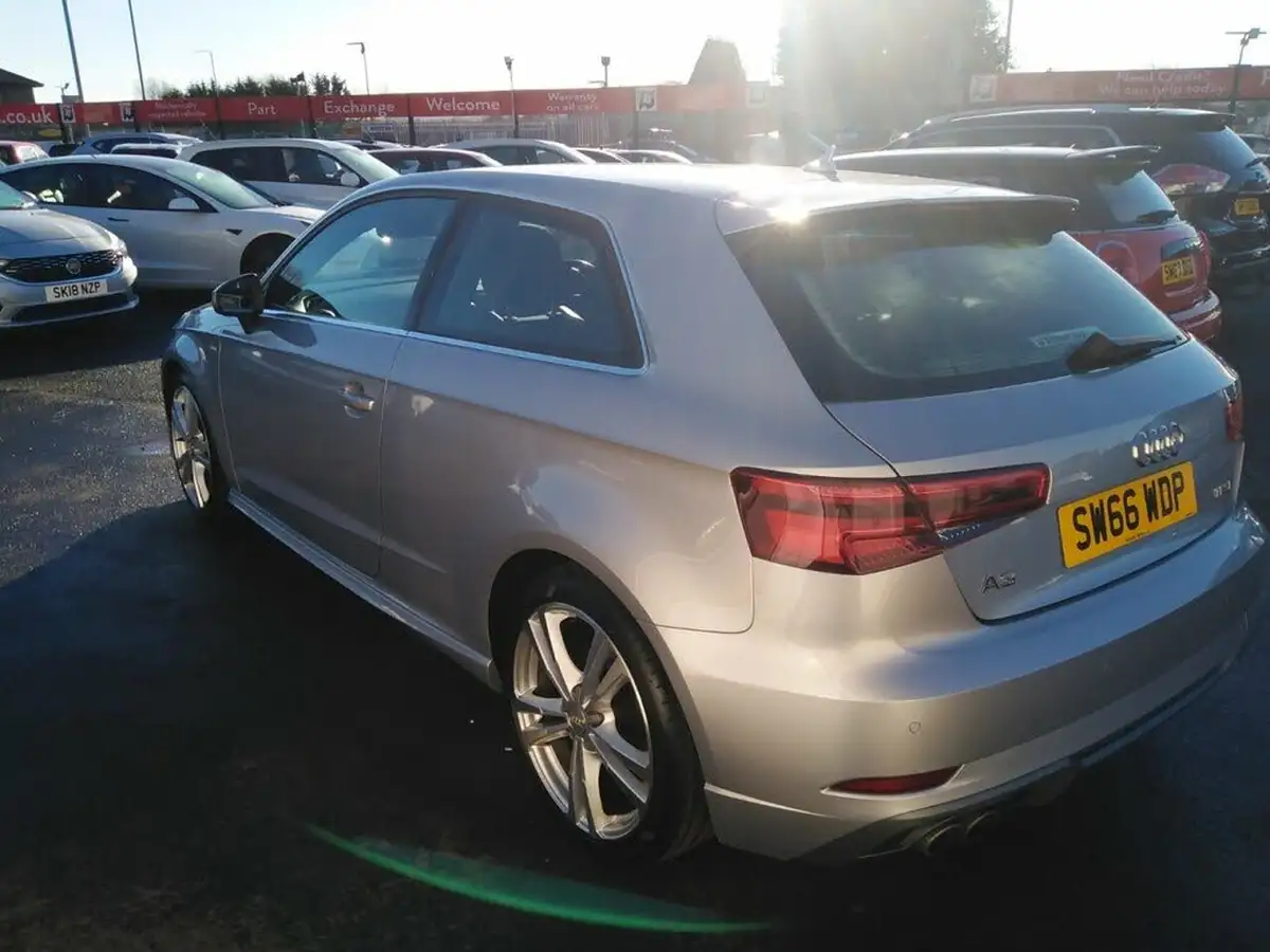 2017-audi-a3-14-tfsi-s-line-hatchback-3d-big-5