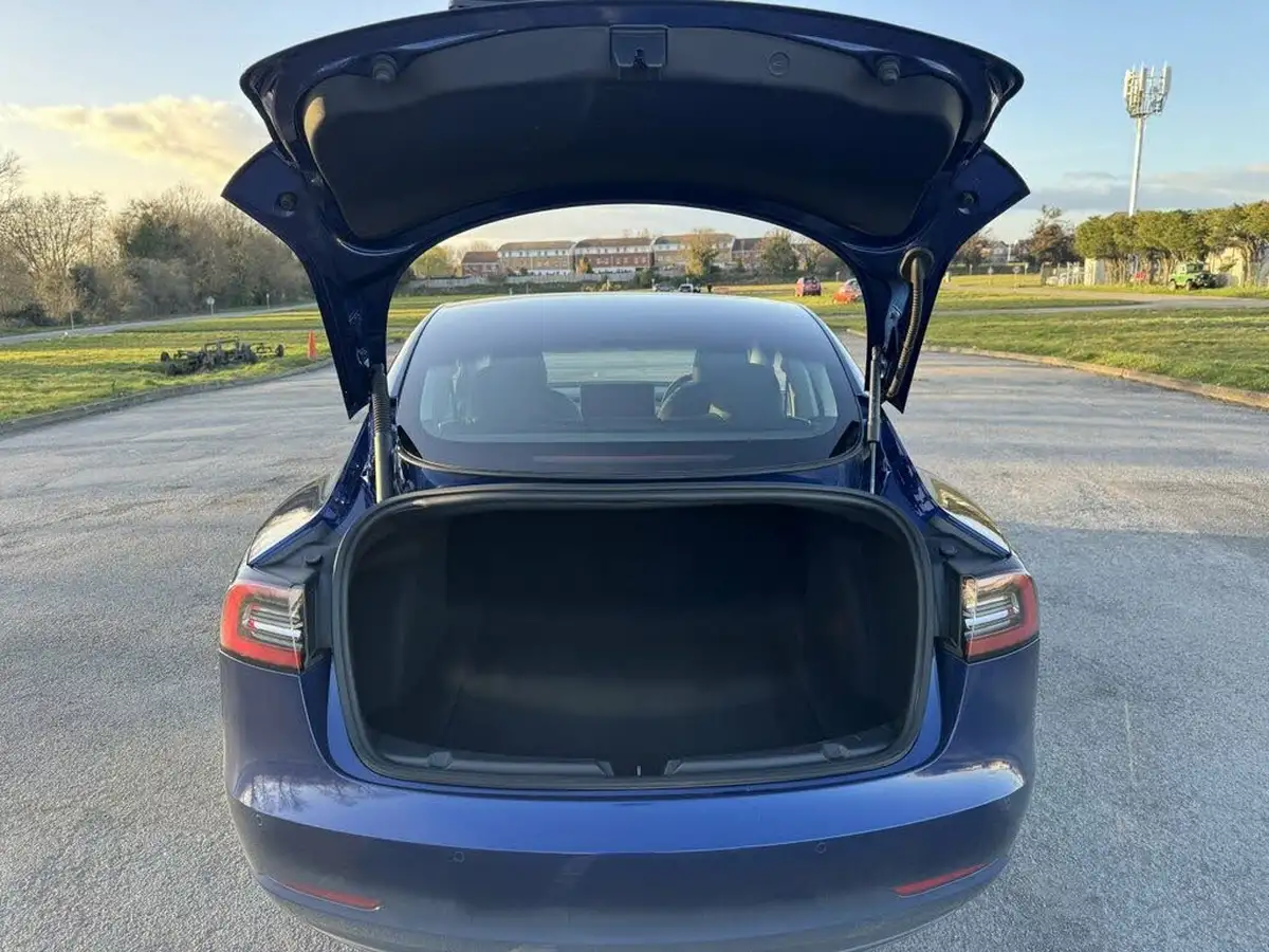 2022-tesla-model-3-e-rwd-big-16