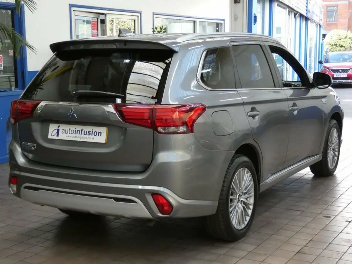 2021-mitsubishi-outlander-24-dynamic-phev-big-28