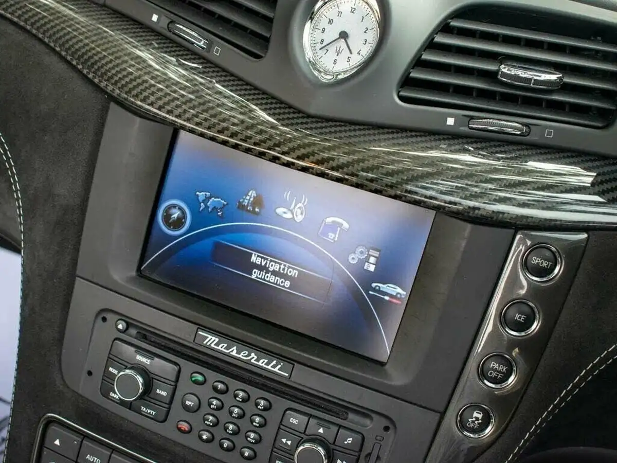 2014-maserati-grancabrio-47-mc-460ps-big-23