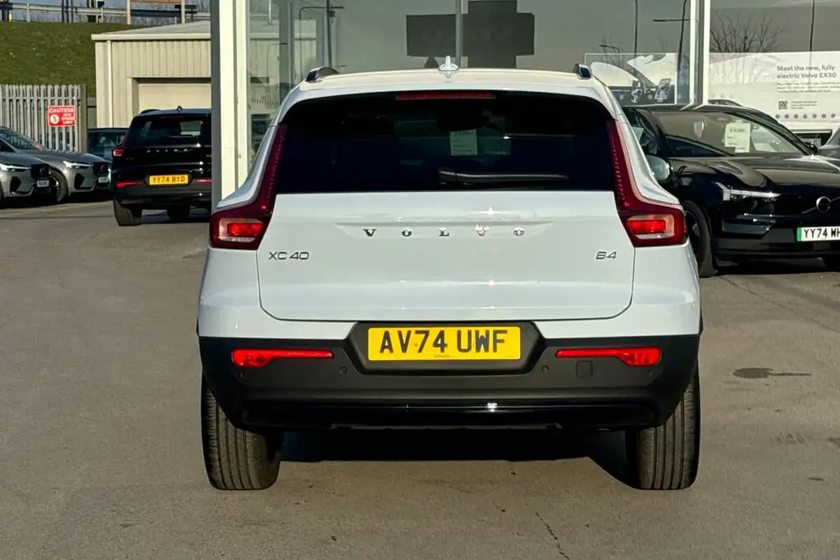 2024-volvo-xc40-20-b4-plus-big-38