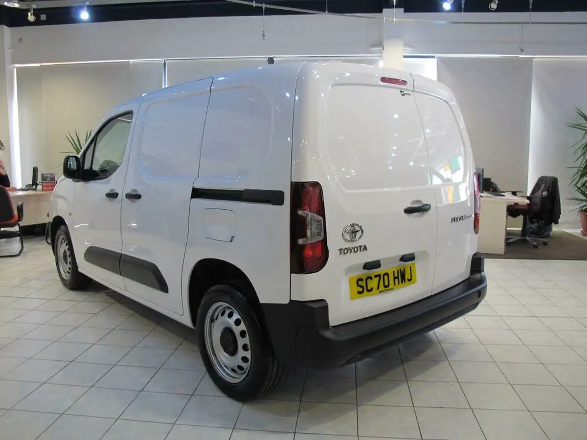 2021-toyota-proace-city-15d-active-100hpeu6dt-e-big-9