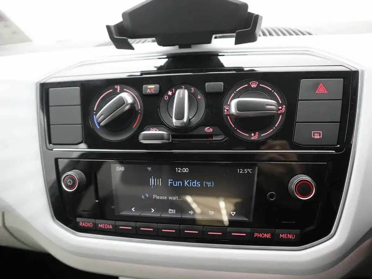 2017-volkswagen-up-10-up-beats-60ps-5d-big-18