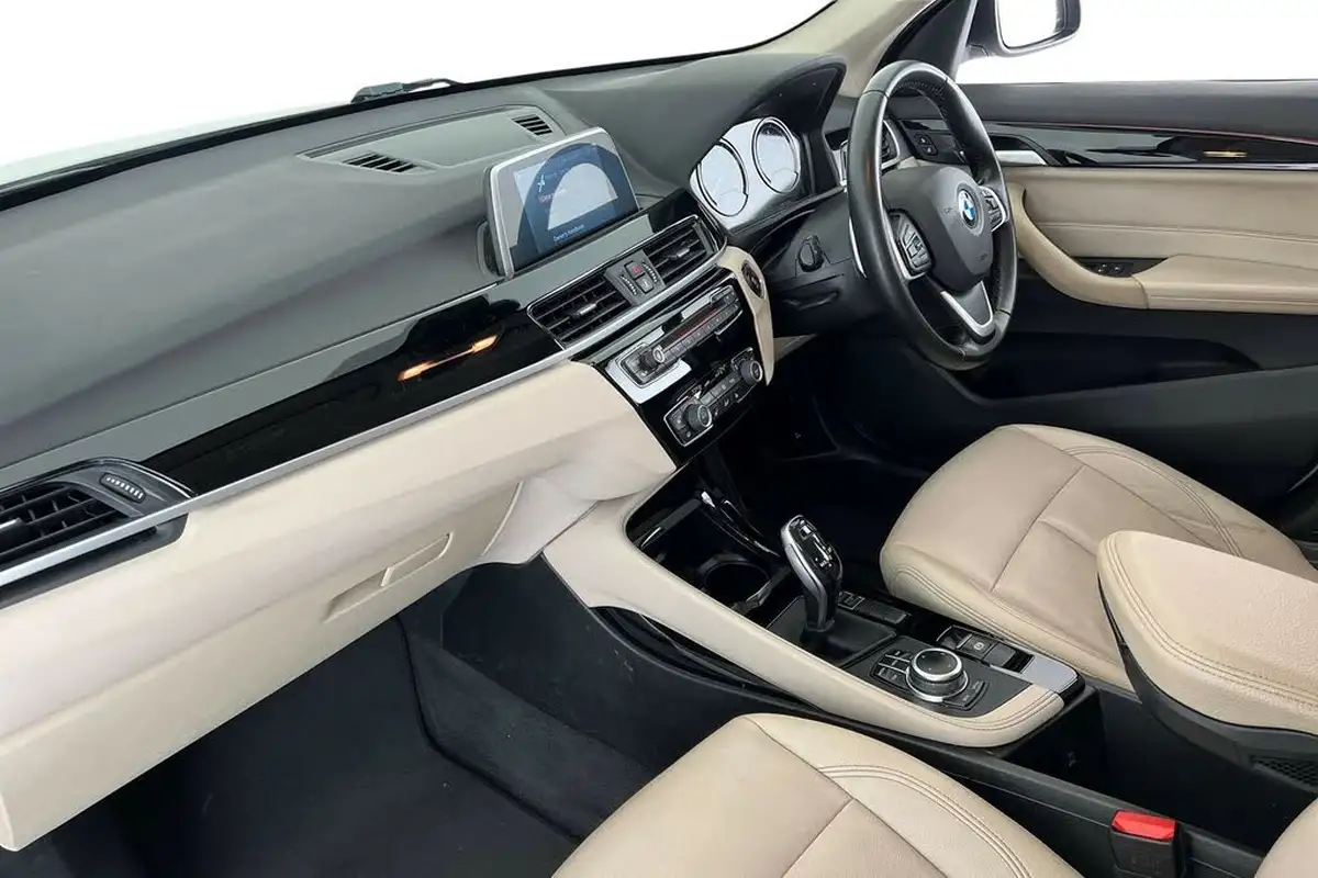 2019-bmw-x1-20-sdrive-20i-xline-sdrive20i-big-1