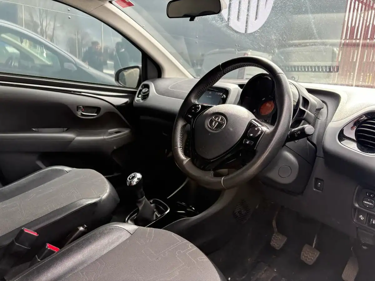 2018-toyota-aygo-10-vvt-i-x-clusiv3-71bhp-big-14