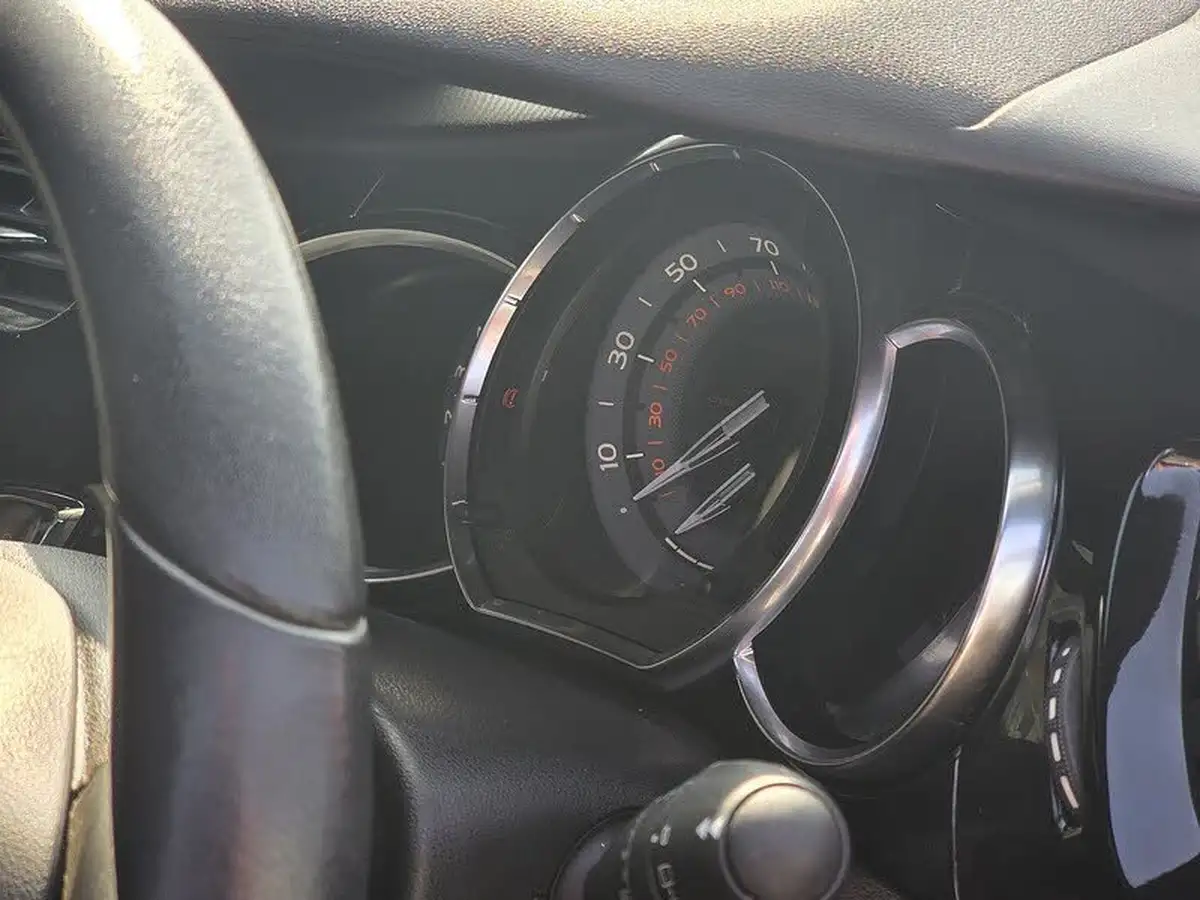 2014-citroen-ds3-16-dstyle-plus-vti-120bhp-big-12