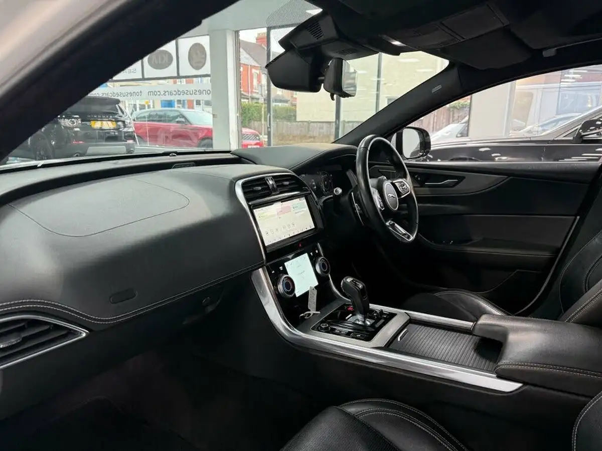 2020-jaguar-xe-20d-r-dynamic-se-awd-big-15