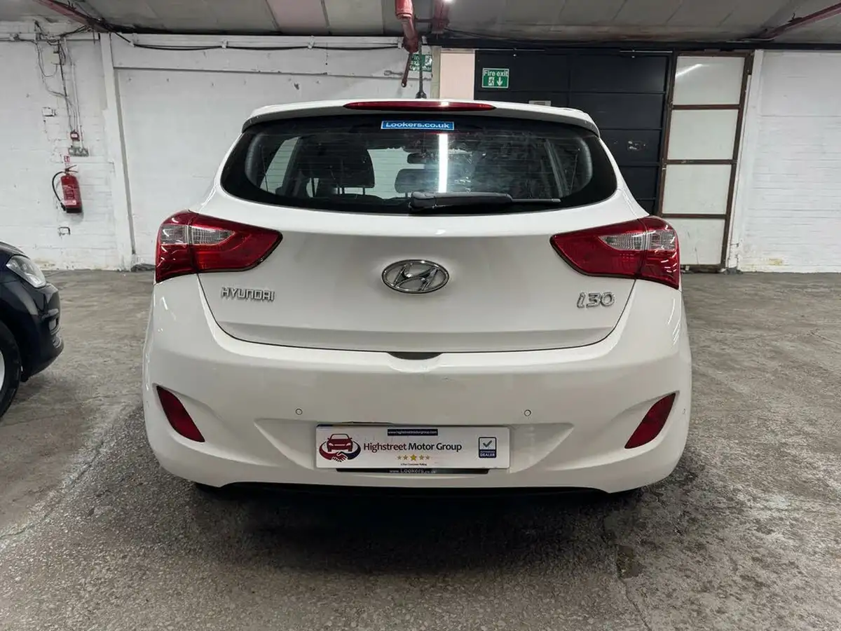 2015-hyundai-i30-14-active-5d-big-34