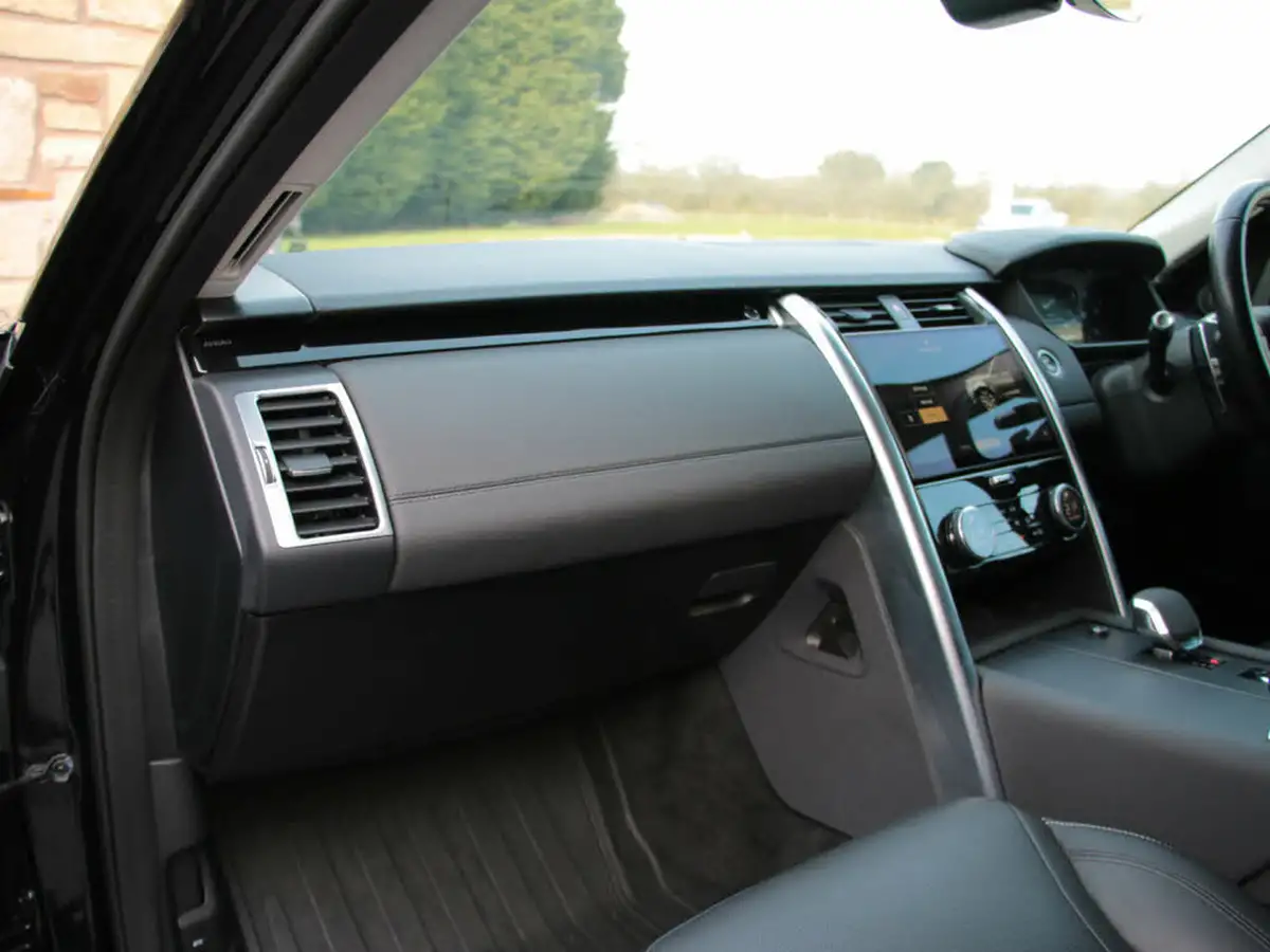 2021-land-rover-discovery-30-d300-commercial-se-big-72