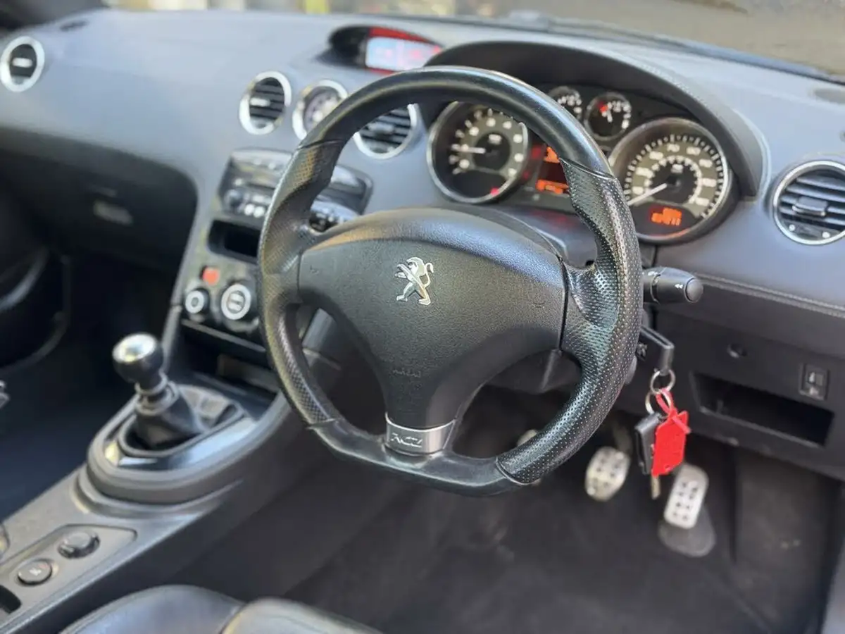 2015-peugeot-rcz-16-gt-156bhp-big-32