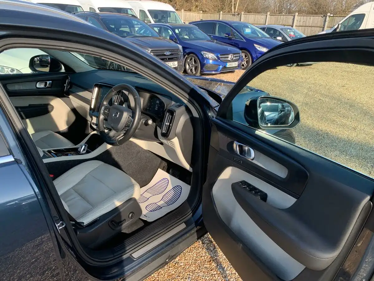 2018-volvo-xc40-20td-d4-inscription-big-8