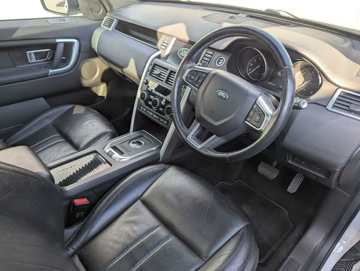 2017-land-rover-discovery-sport-20sd4-hse-black-big-20