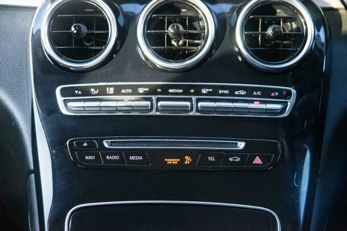 2018-mercedes-benz-glc-class-21d-glc220d-urban-edition-big-18