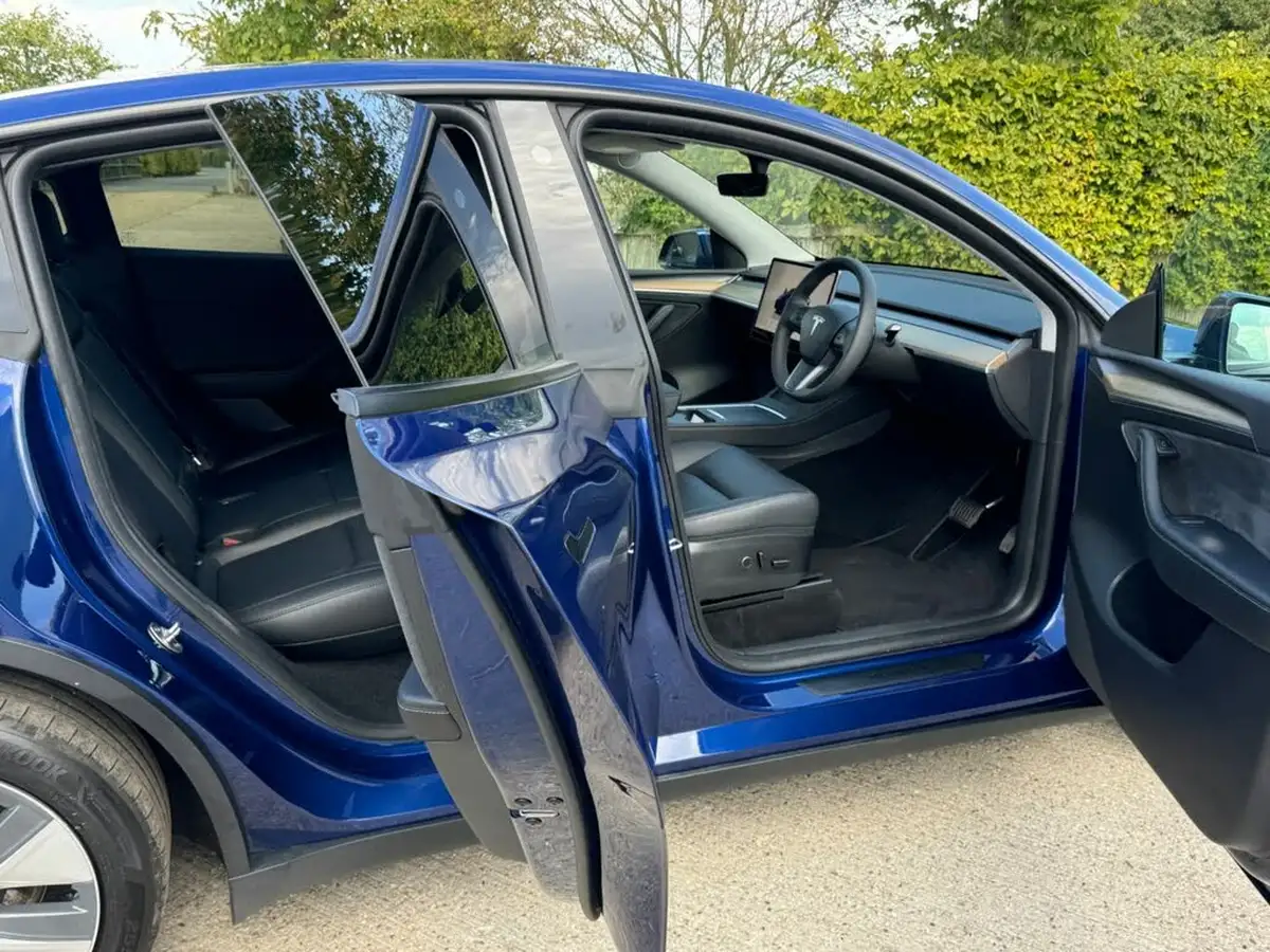 2023-tesla-model-y-e-long-range-big-14