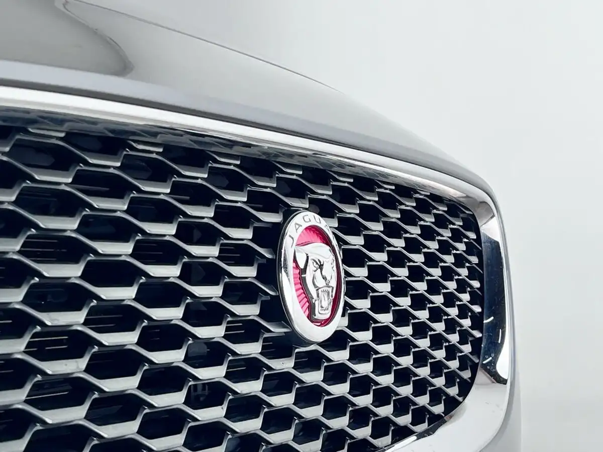 2018-jaguar-e-pace-20-i4-s-big-9