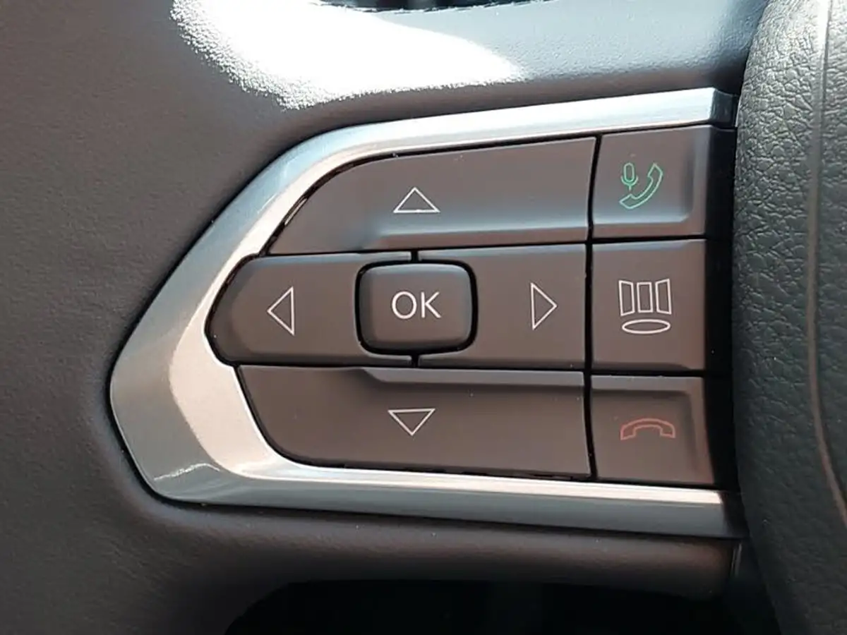 2025-jeep-compass-15-altitude-big-17