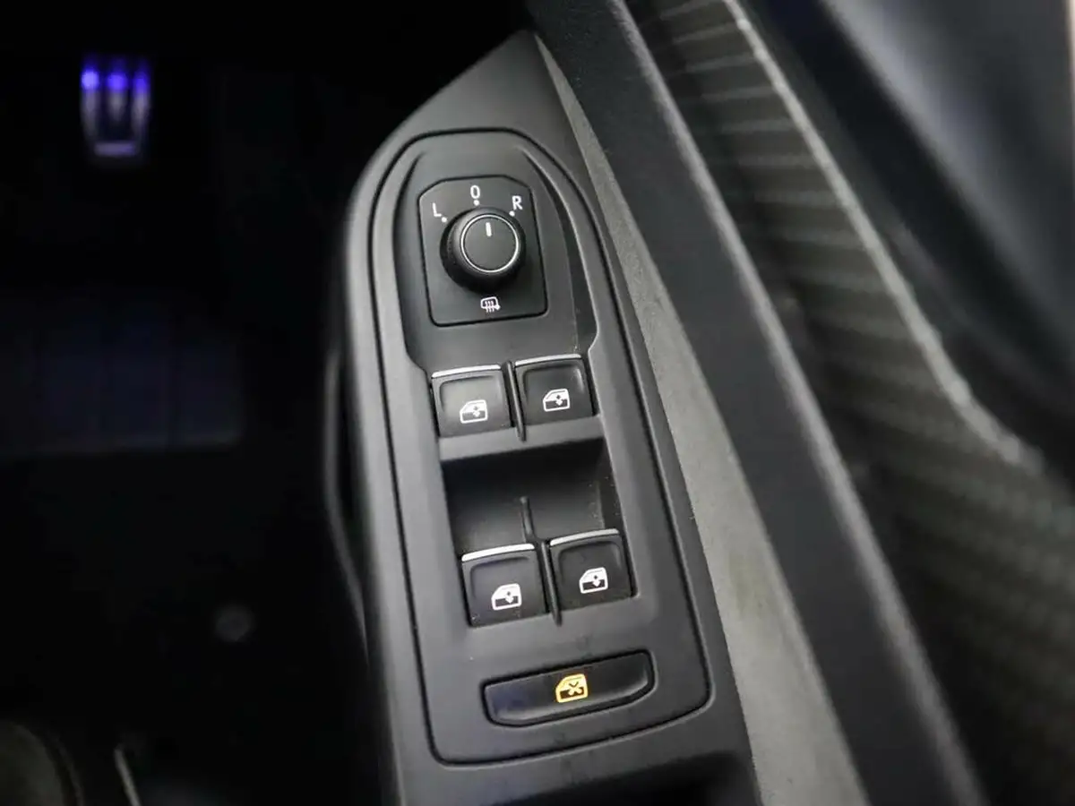 2022-volkswagen-golf-15-etsi-r-line-150ps-hatchback-big-37