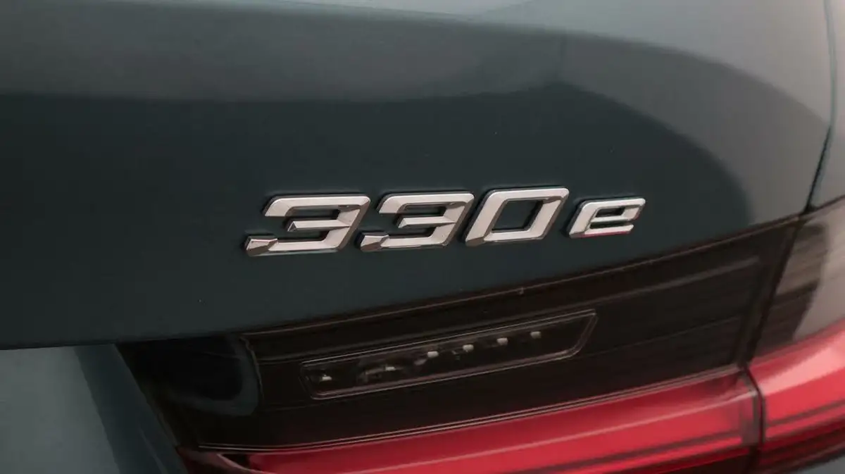 2020-bmw-3-series-20-330e-se-pro-saloon-4d-big-21
