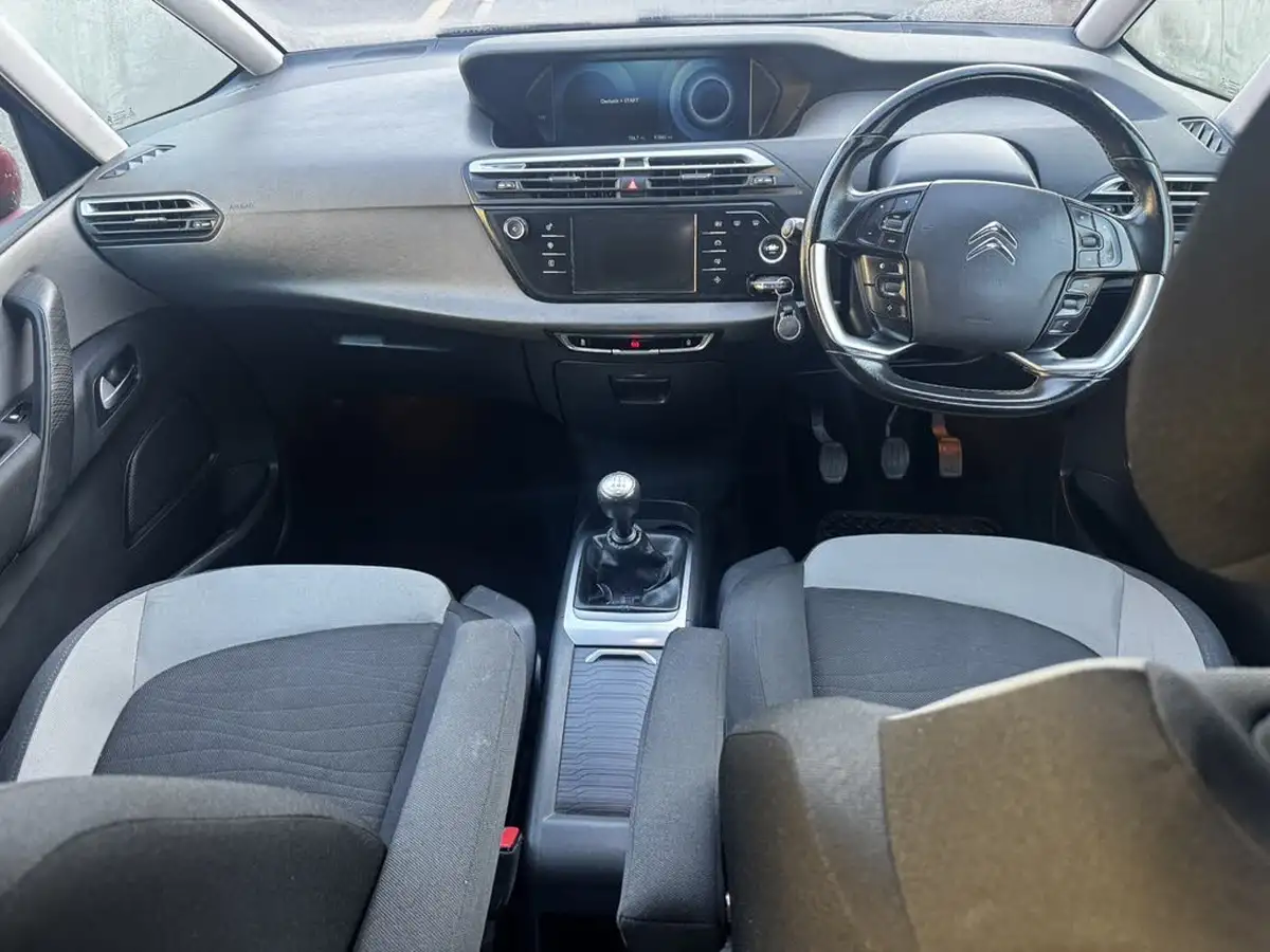 2016-citroen-grand-c4-picasso-16bluehdi-exclusive-big-40