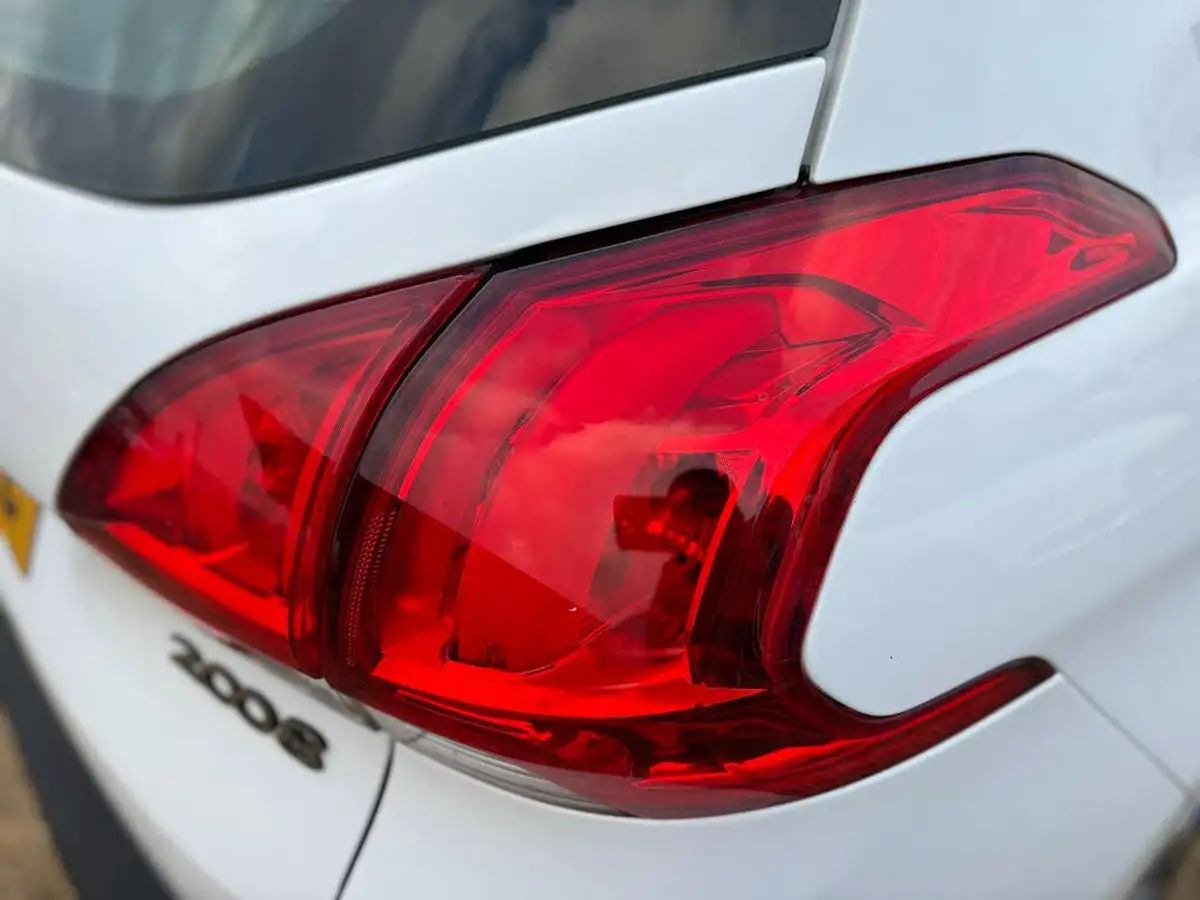 2013-peugeot-2008-crossover-12-active-big-42
