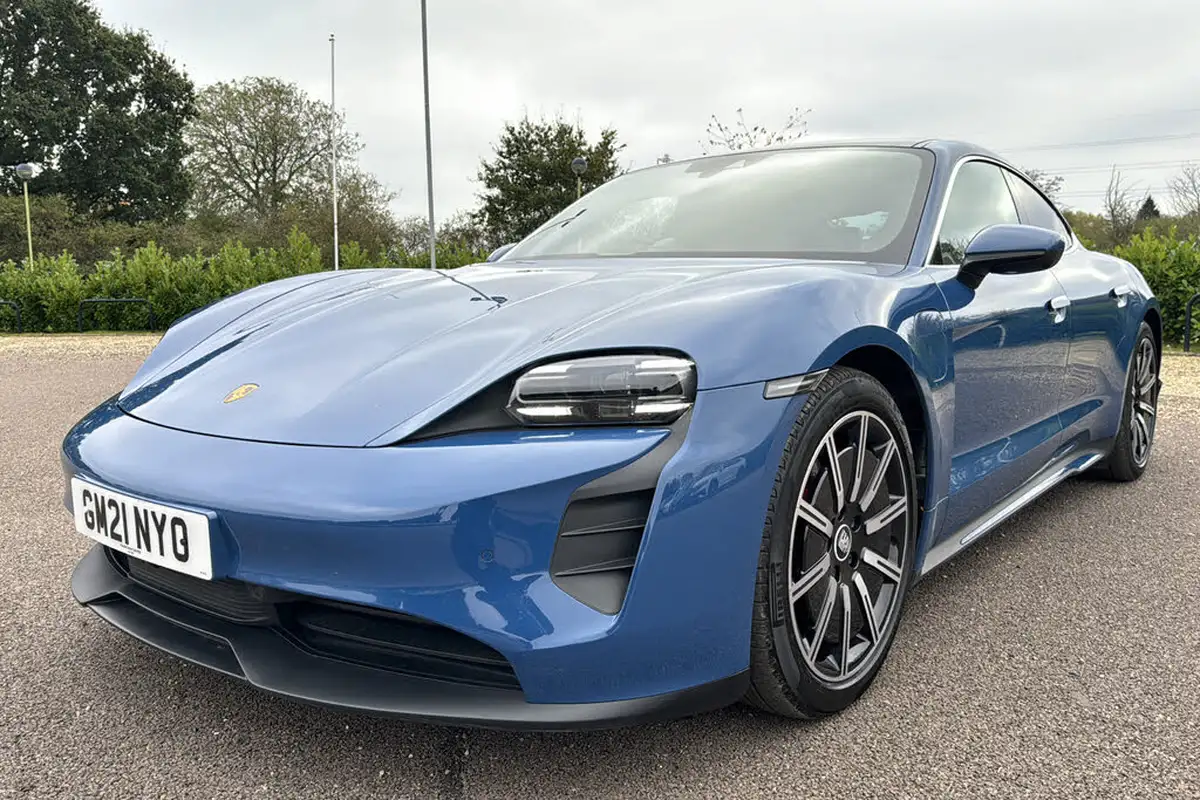 2021-porsche-taycan-e-4s-571ps-performance-battery-plus-big-35