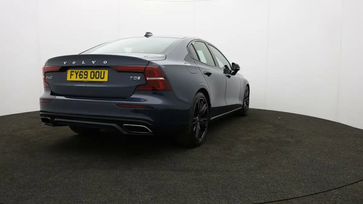 2019-volvo-s60-20-t5-r-design-edition-big-75