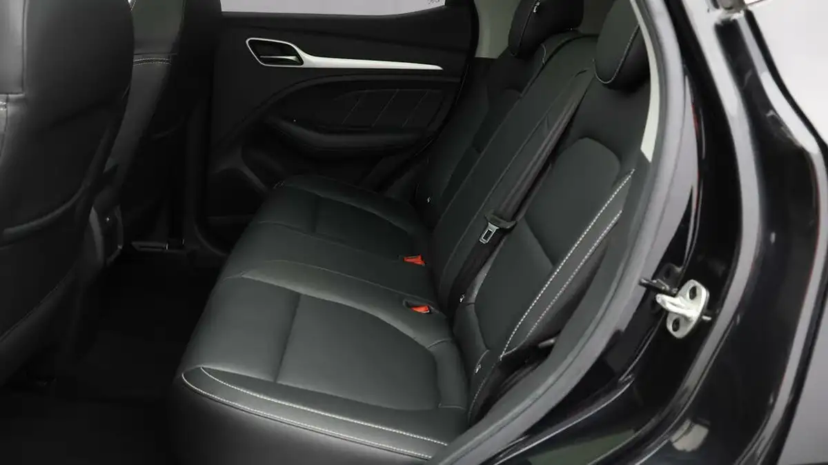 2021-mg-zs-suv-e-exclusive-ev-big-15