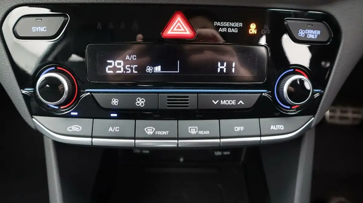 2019-hyundai-ioniq-16-gdi-premium-se-hybrid-big-12