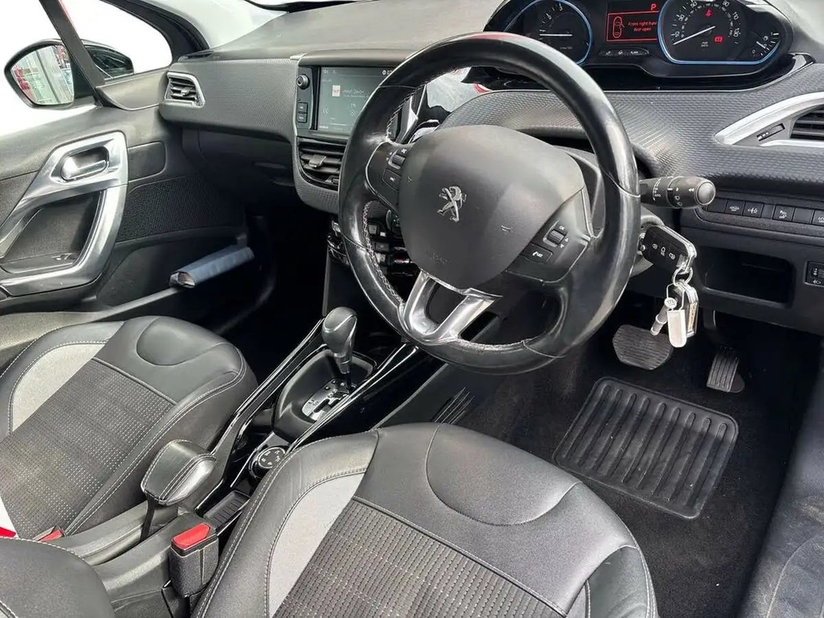 2017-peugeot-2008-suv-12-puretech-allure-110bhp-ss-eat6-big-14