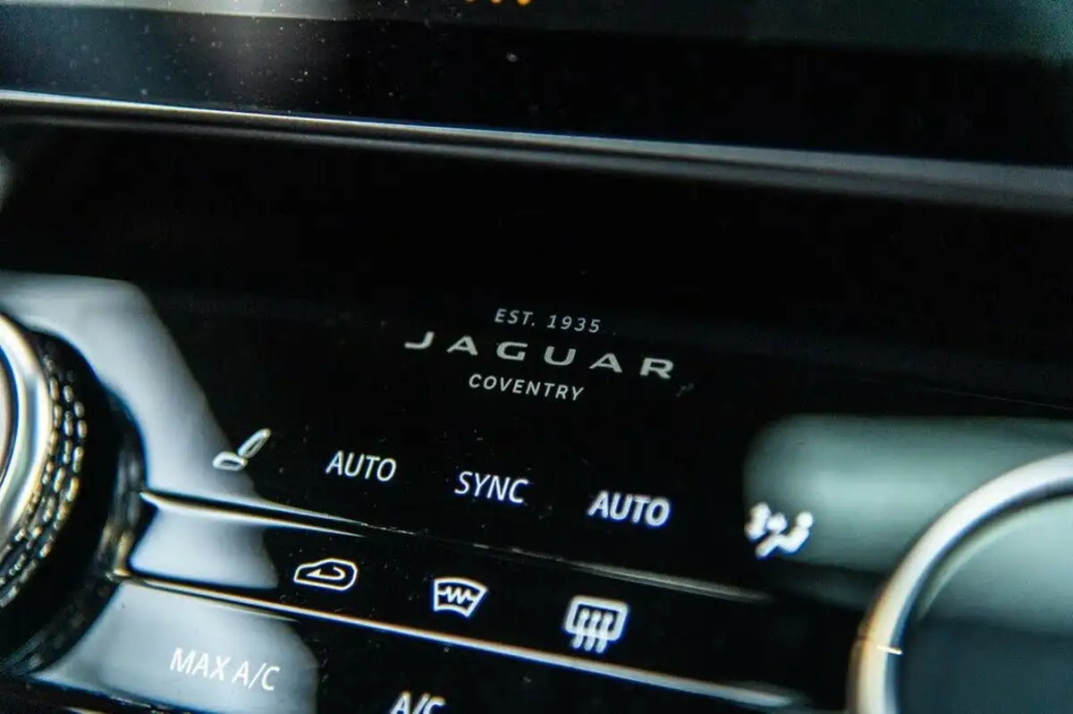 2021-jaguar-f-pace-50-v8-svr-big-51