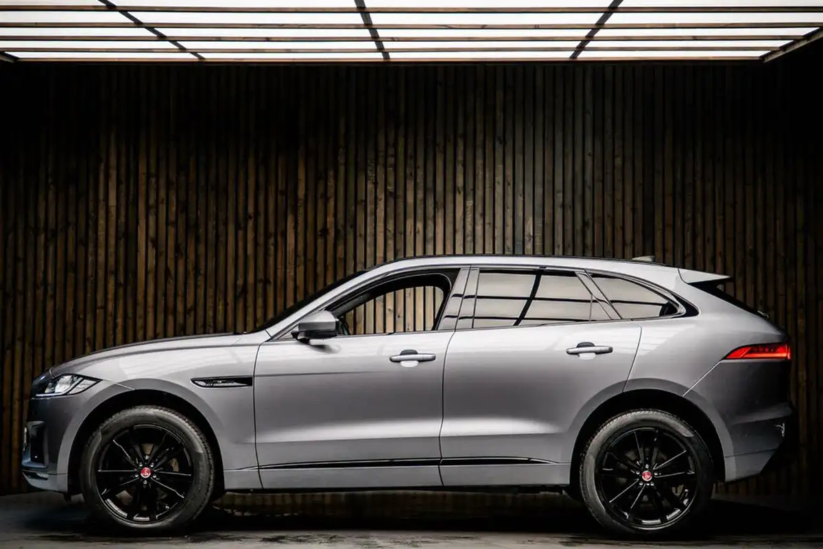 2019-jaguar-f-pace-20-i4d-chequered-flag-180ps-big-6