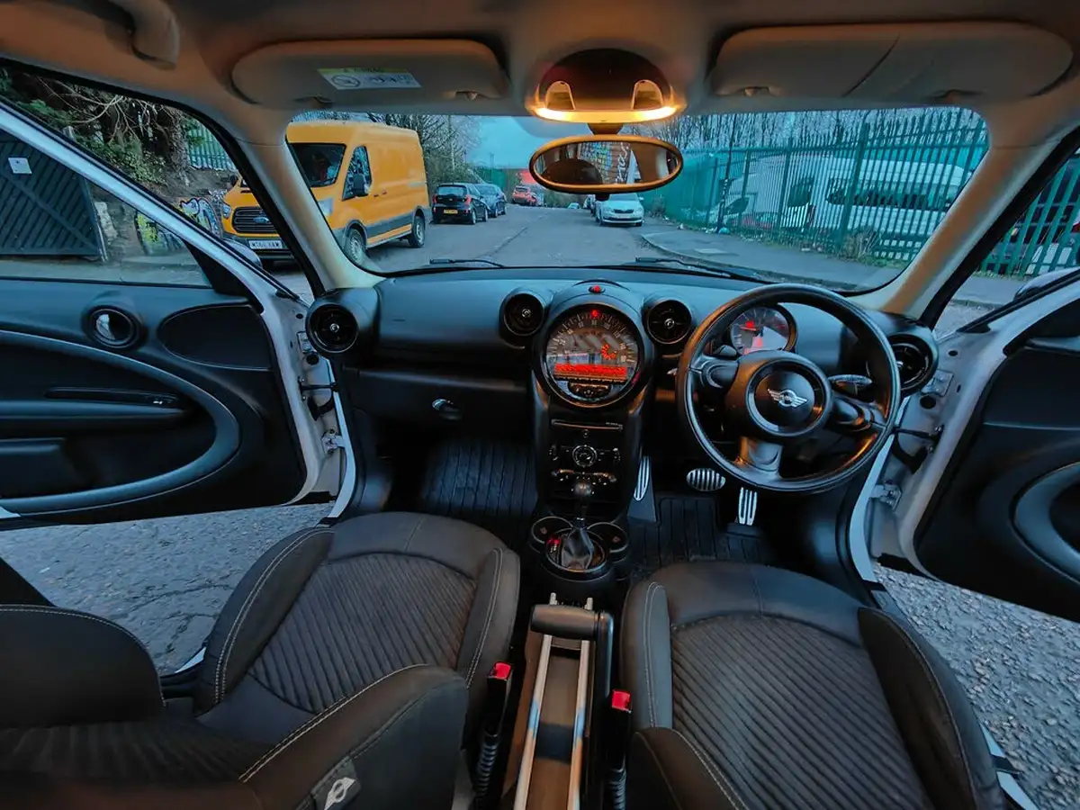 2015-mini-countryman-20td-cooper-sd-143bhp-chili-auto-big-14