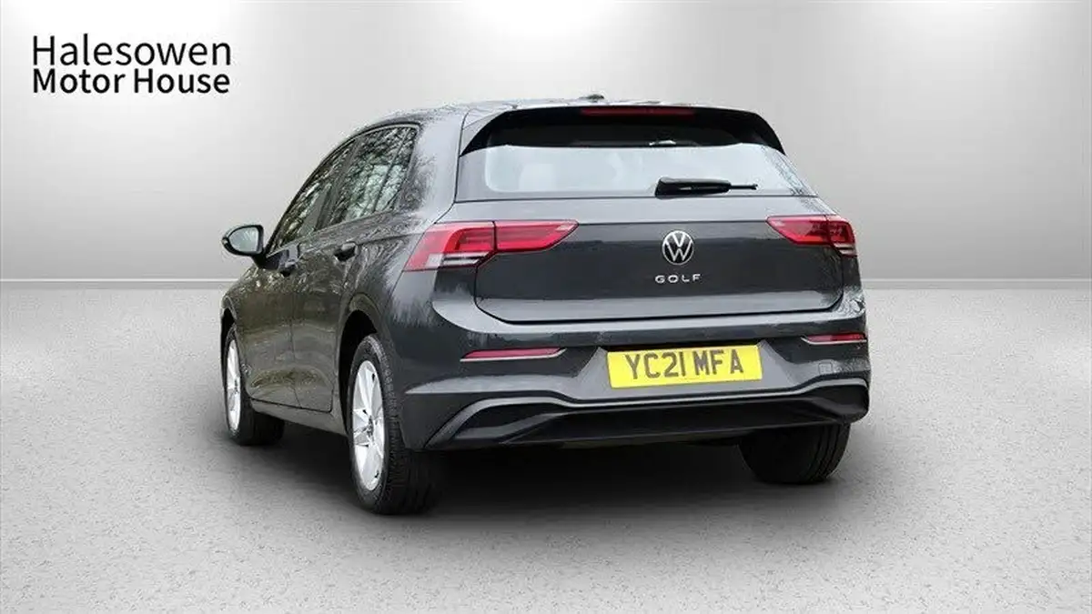 2021-volkswagen-golf-10-tsi-life-hatchback-big-3