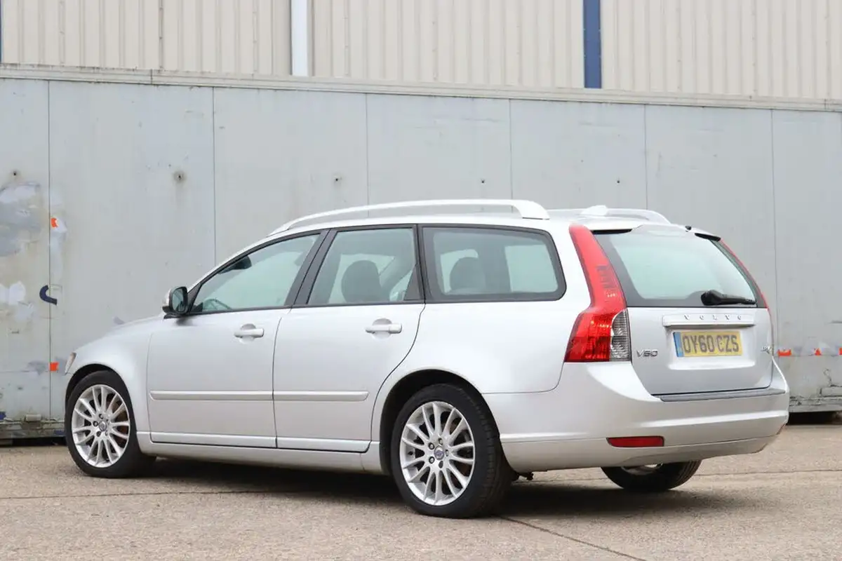 2010-volvo-v50-16td-drive-se-lux-115bhp-big-22