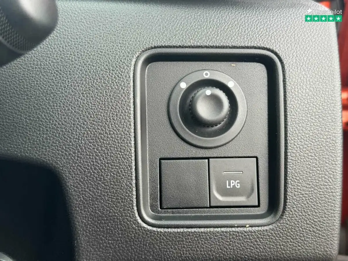 2022-dacia-duster-10-tce-comfort-100bhp-bi-fuel-station-wagon-5d-big-16