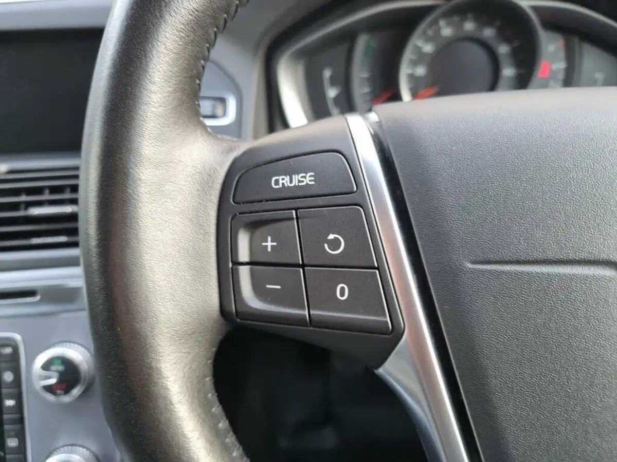 2017-volvo-xc60-20td-d4-se-big-20