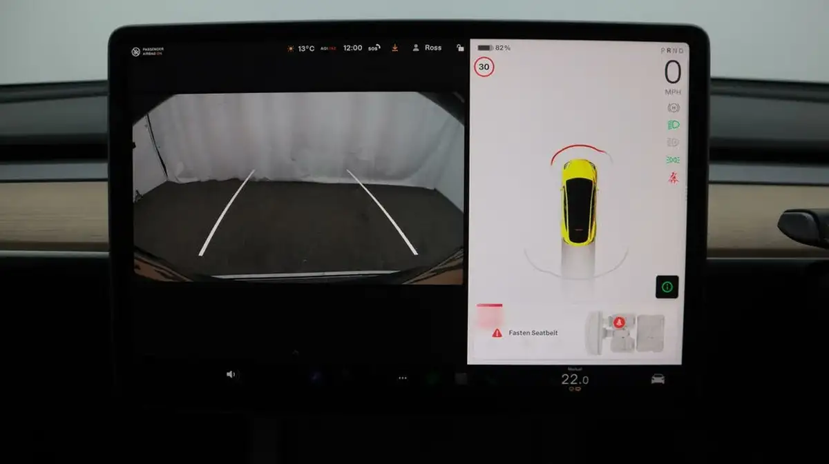 2022-tesla-model-y-e-long-range-big-25
