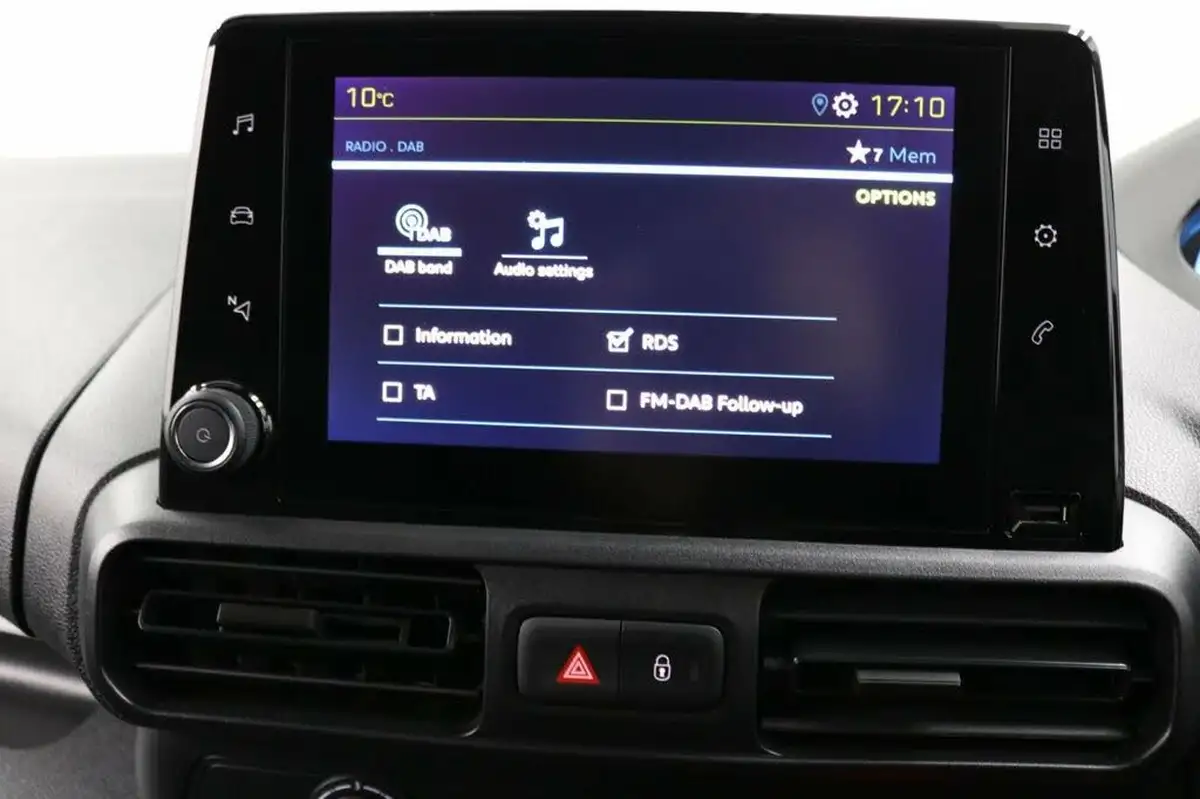 2022-peugeot-partner-big-52