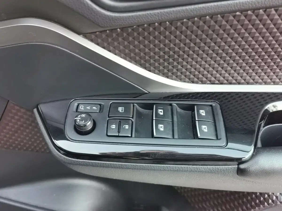 2017-toyota-c-hr-18-vvt-i-excel-big-16