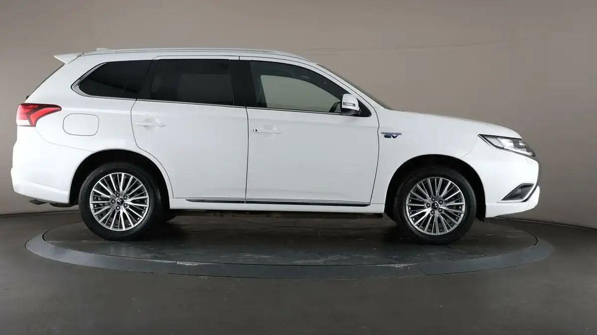 2020-mitsubishi-outlander-24-dynamic-phev-big-59