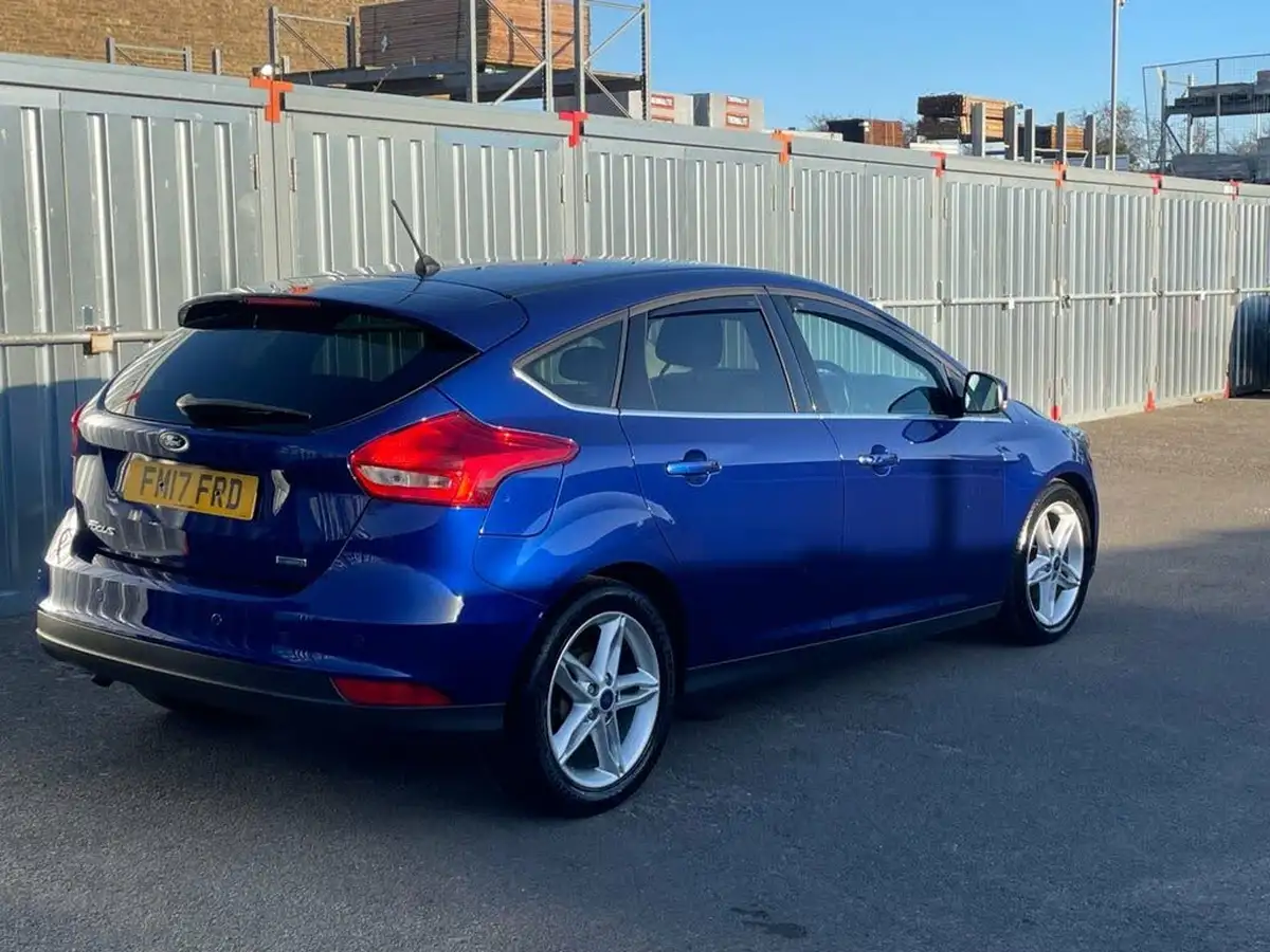2017-ford-focus-10t-titanium-125ps-hatchback-big-4