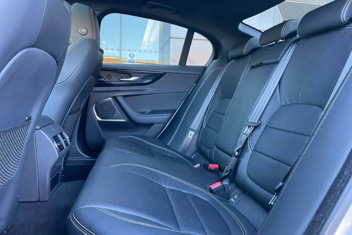 2021-jaguar-xe-20-p250-r-dynamic-black-big-32