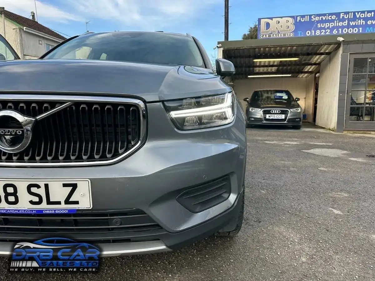 2018-volvo-xc40-20td-d3-momentum-geartronic-big-30