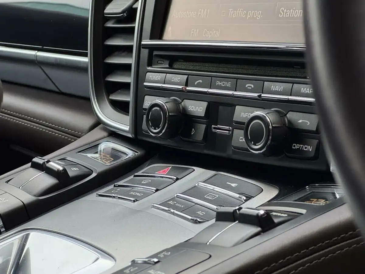 2010-porsche-panamera-48-4s-big-43