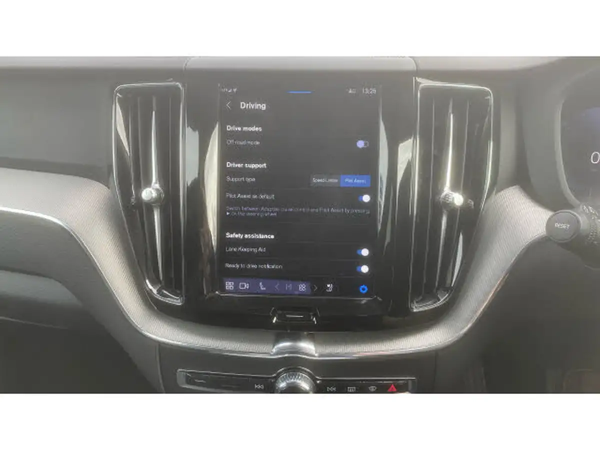2022-volvo-xc60-20td-b4-plus-big-34